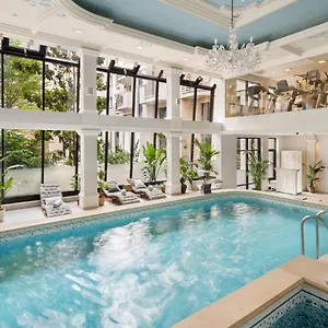 5* Hotell Queen's Court &